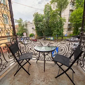 Dayflat On Mykhailivs'ka Kyiv